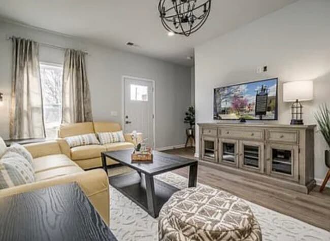 Foto del edificio - 135 Rosemont Dr