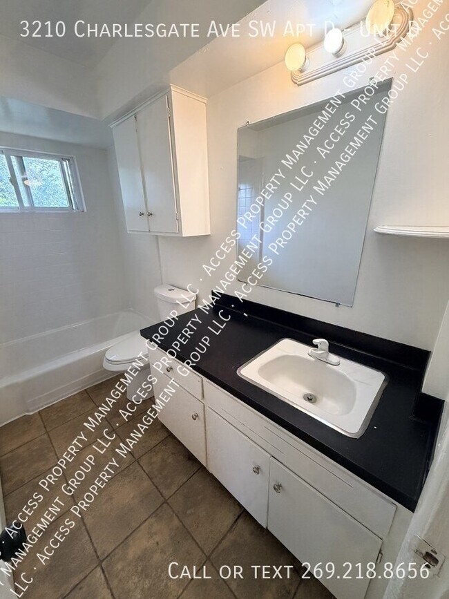 Building Photo - 3210 Charlesgate Ave SW