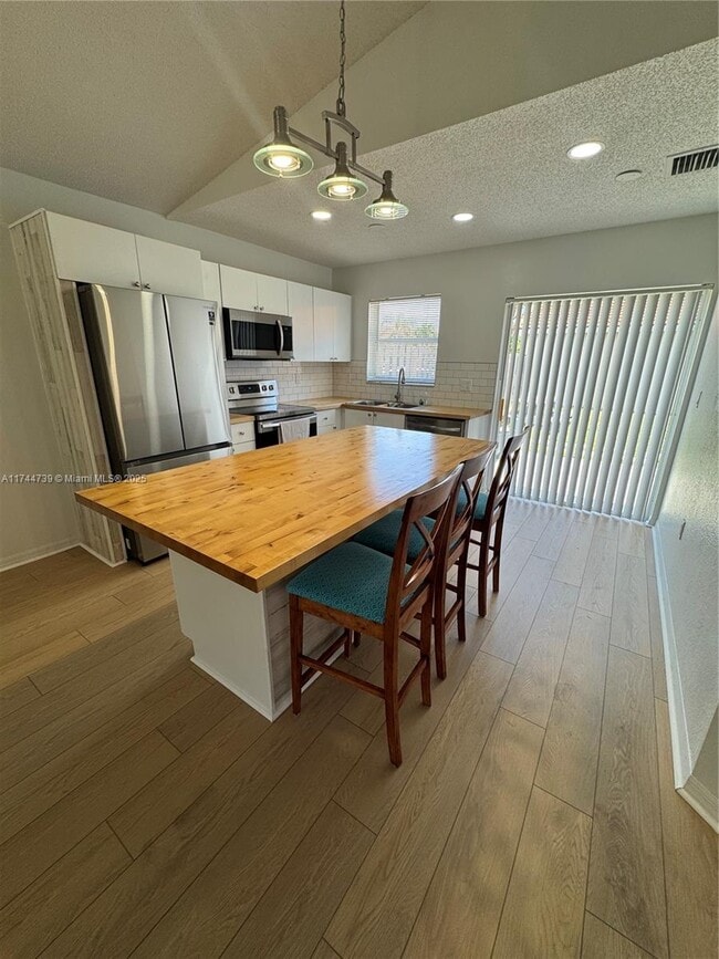 Foto del edificio - 8859 SW 215th Ln