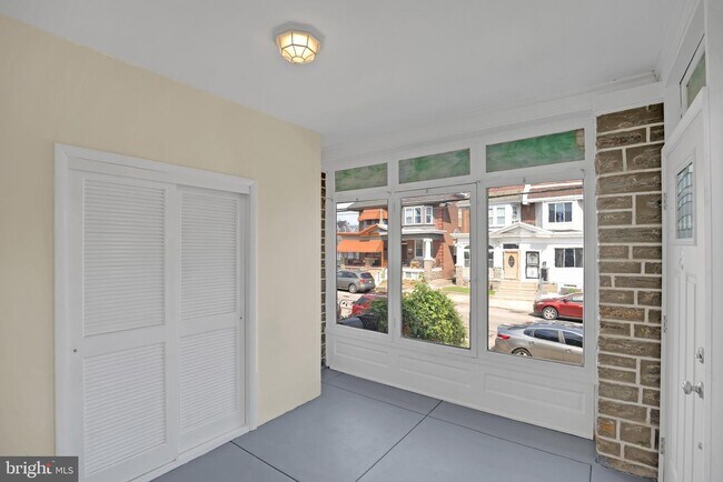 Building Photo - 5240 N 15th St