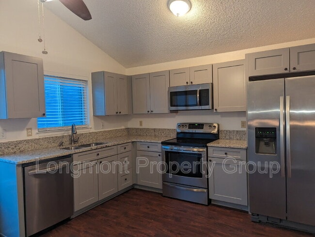 Foto del edificio - 2165 Hackberry Cir