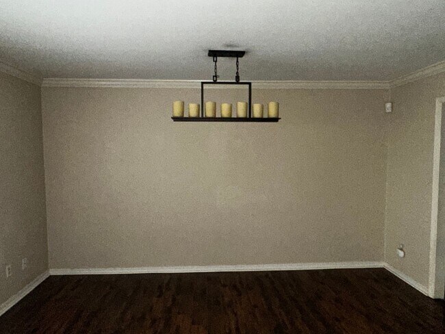 Building Photo - Recently Updated 2 Bedroom 1.5 Bathrooms i...