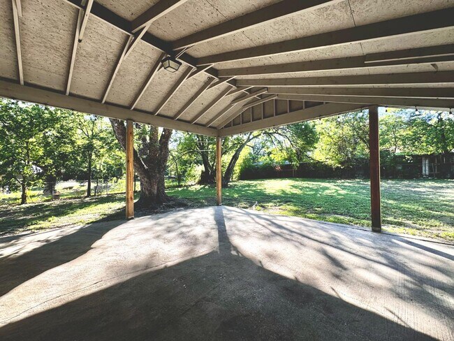 Foto del edificio - 4354 Marks Pl