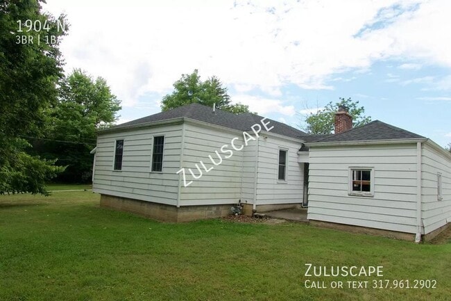 Building Photo - Cute 3/1 with detached garage near Ball St...