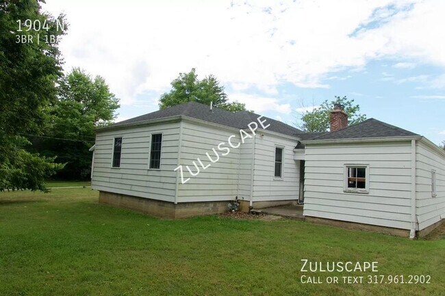 Foto del edificio - Cute 3/1 with detached garage near Ball St...