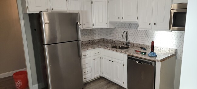 Building Photo - 40 Sachem Dr