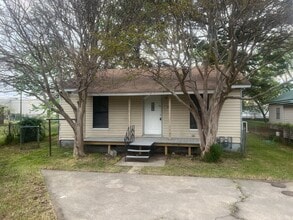 Building Photo - 1107 Gum St