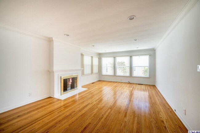 Foto del edificio - 1648 W Kenneth Rd