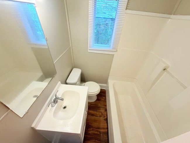 Building Photo - Charming 3-Bedroom Home in Memphis, TN — Move-In Special!