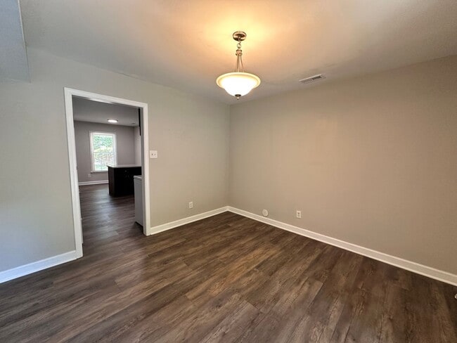 Building Photo - Exclusively Offered By Muse Realty Rentals...
