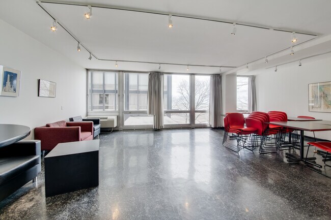Building Photo - 860 N Lake Shore Dr