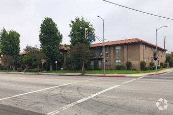 Primary Photo - 6210 Whitsett Ave