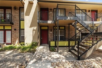 Building Photo - 7685 Northcross Dr