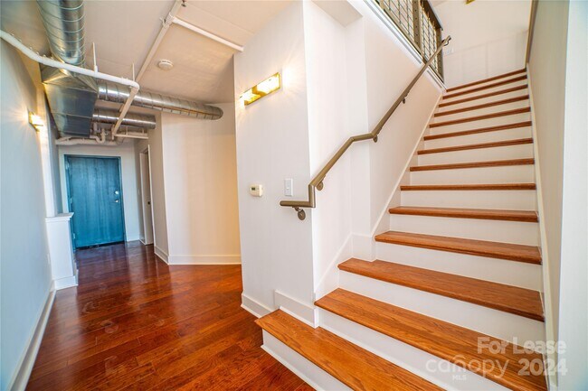 Foto del edificio - 715 N Graham St