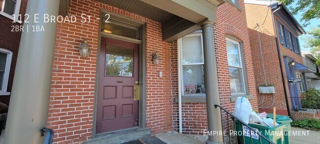 Building Photo - 2nd Floor: 2 Bedroom / 1 Bathroom Apartmen...