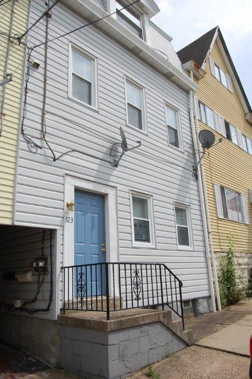 Building Photo - 323 38th St