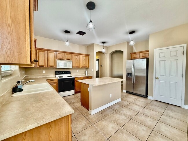 Building Photo - 6611 S 25th Dr