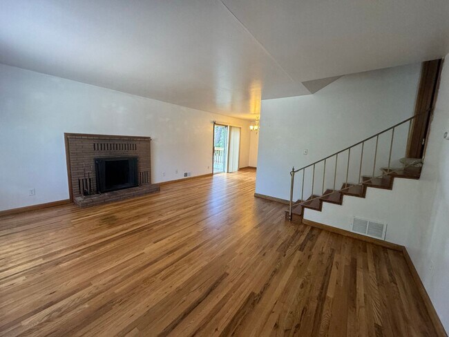 Foto del edificio - 2.5 Miles (6 minutes or less) to Oregon Tech and Sky Lakes Medical Center!  Perfect setup for Roo...