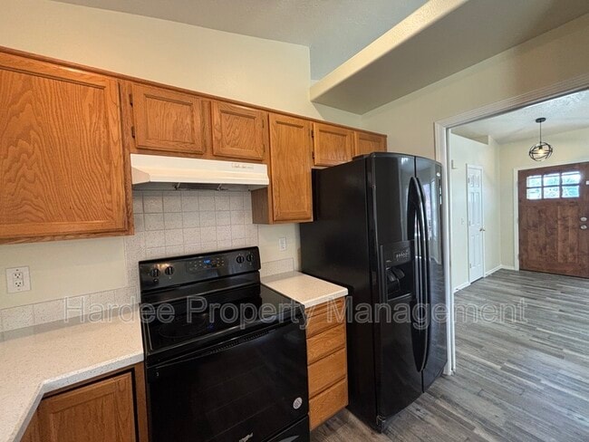 Building Photo - 10764 W Goldenrod Ave