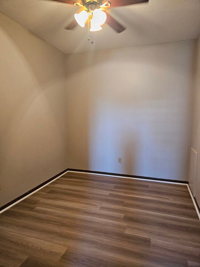 Foto del edificio - One Bedroom Downtown