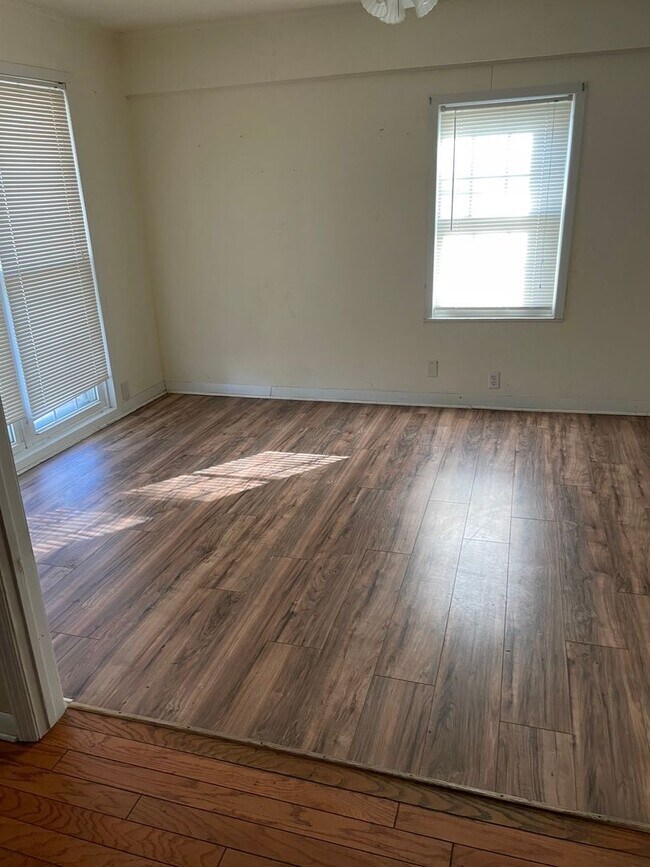 Foto del edificio - 9058 Alvis Ln