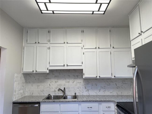 Foto del edificio - 1446 Piedmont Ave NE
