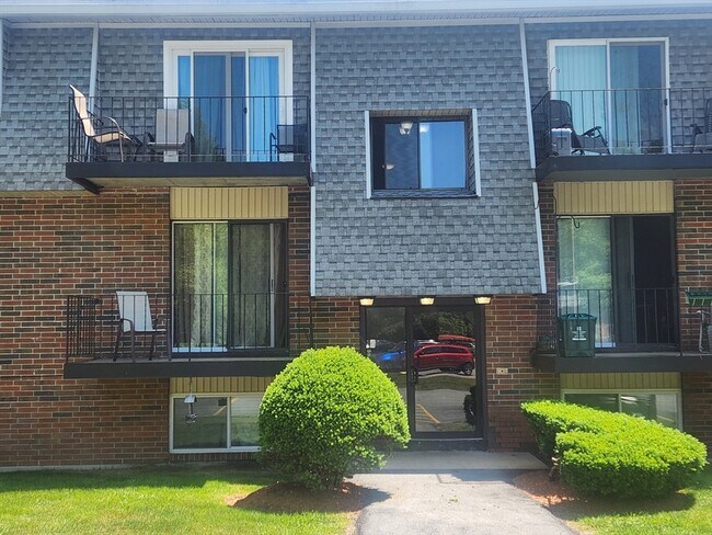 Foto del edificio - 176 Maple Ave