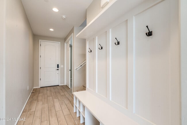 Building Photo - 9813 E Miller Peak Trl