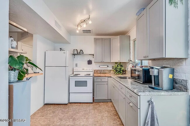 Foto del edificio - 3033 N Cherry Ave