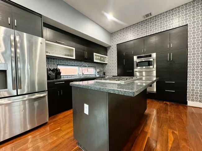 Foto del edificio - 906 Hutchins St