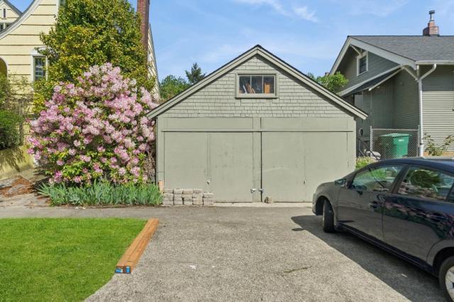Building Photo - 2 bedroom in Seattle WA 98105