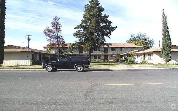 Building Photo - 555 B St