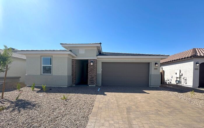 Foto principal - MOVE IN READY! New 5-Bedroom Home in Goody...