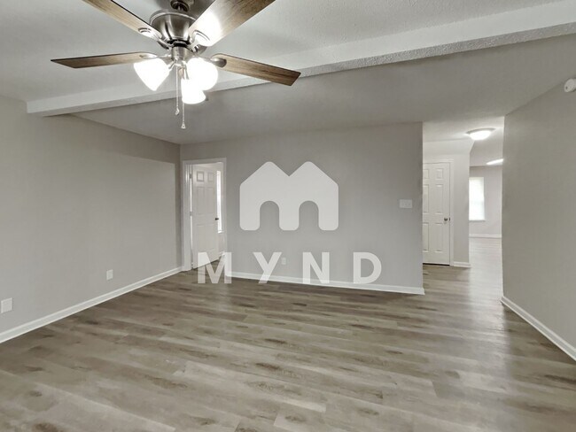 Foto del edificio - 5260 Bucksport Ln