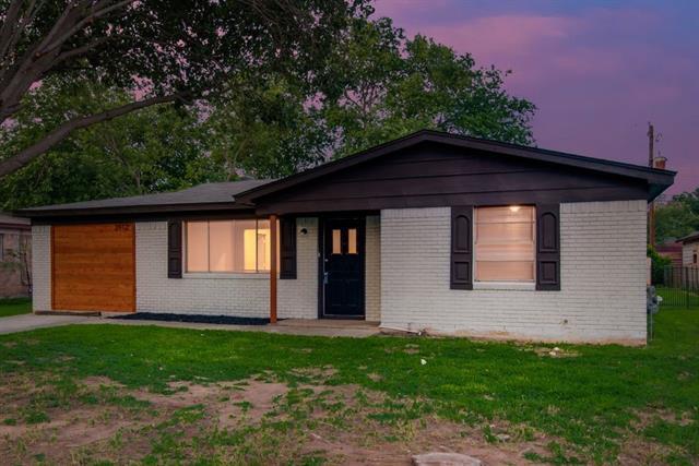 Building Photo - 3912 Lakewood Dr