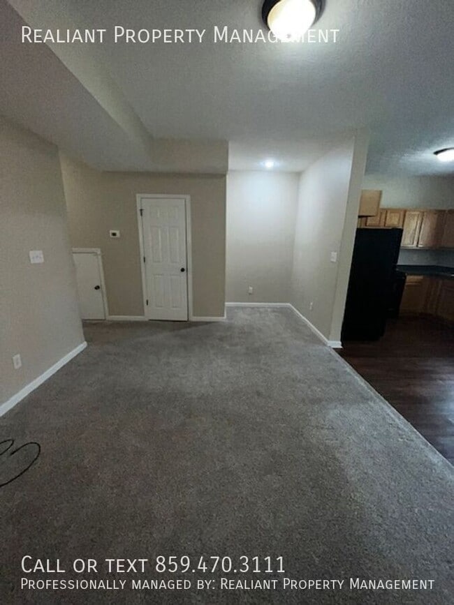 Building Photo - 229 Ridgewood Dr