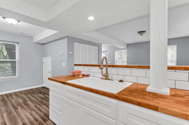 Foto del edificio - 4131 Wright Ave