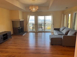 living room - 467 Crestmont Dr