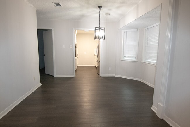 Foto del edificio - 5108 Twin Oaks St