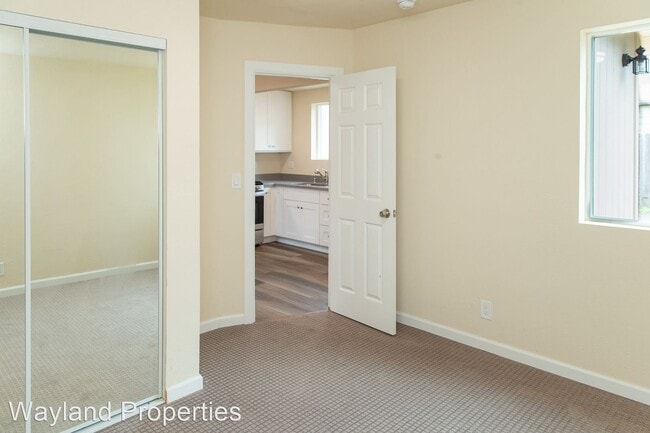 Building Photo - 2 br, 1 bath House - 139 Oak Street - B