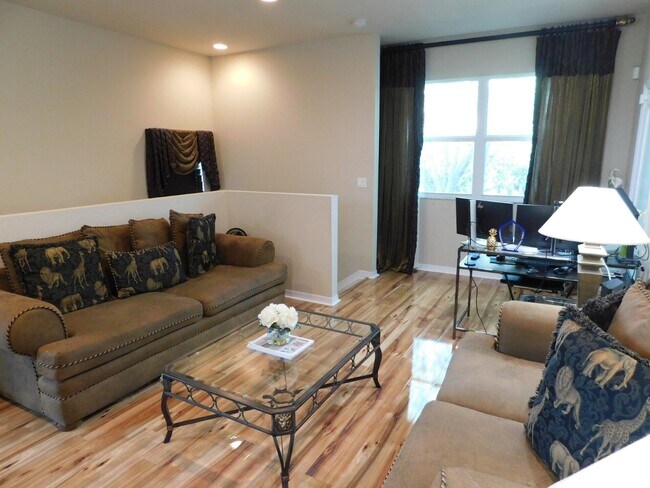 Building Photo - 3134 Grandiflora Dr