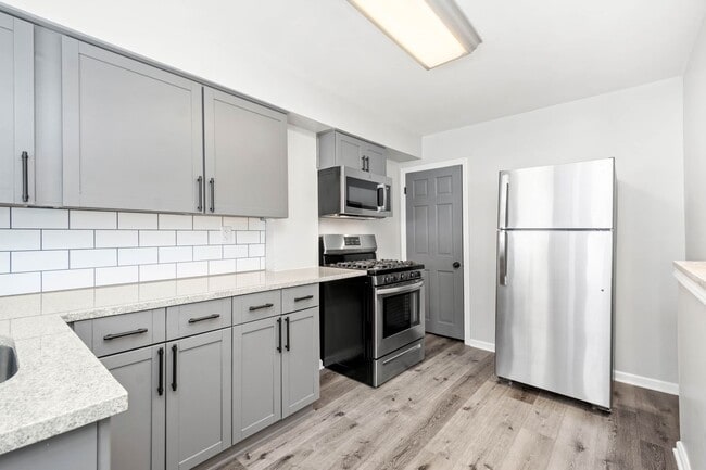 Beautiful 3 bedroom home in Pittsburgh available July 1! - Beautiful 3 bedroom home in Pittsburgh available July 1!