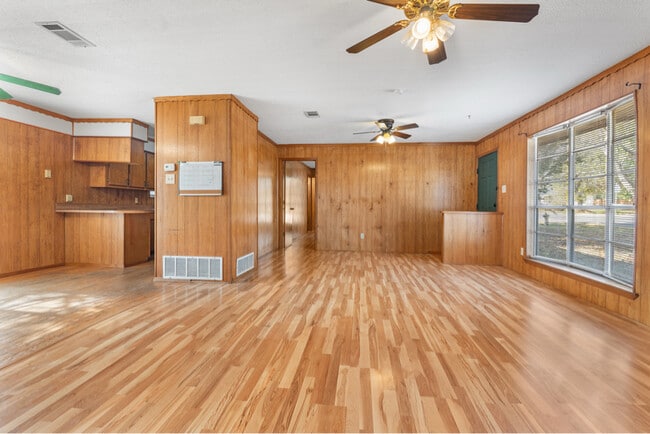 Building Photo - 519 Tolson Ave