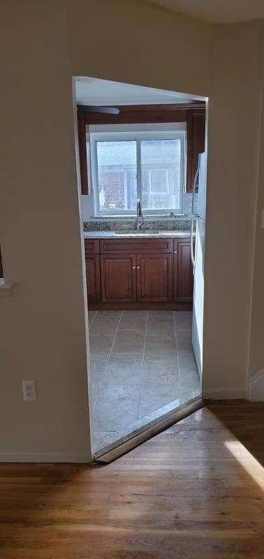 Foto del edificio - 1264 E 69th St