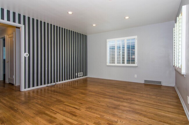 Foto del edificio - 1464 E Harrison Ave