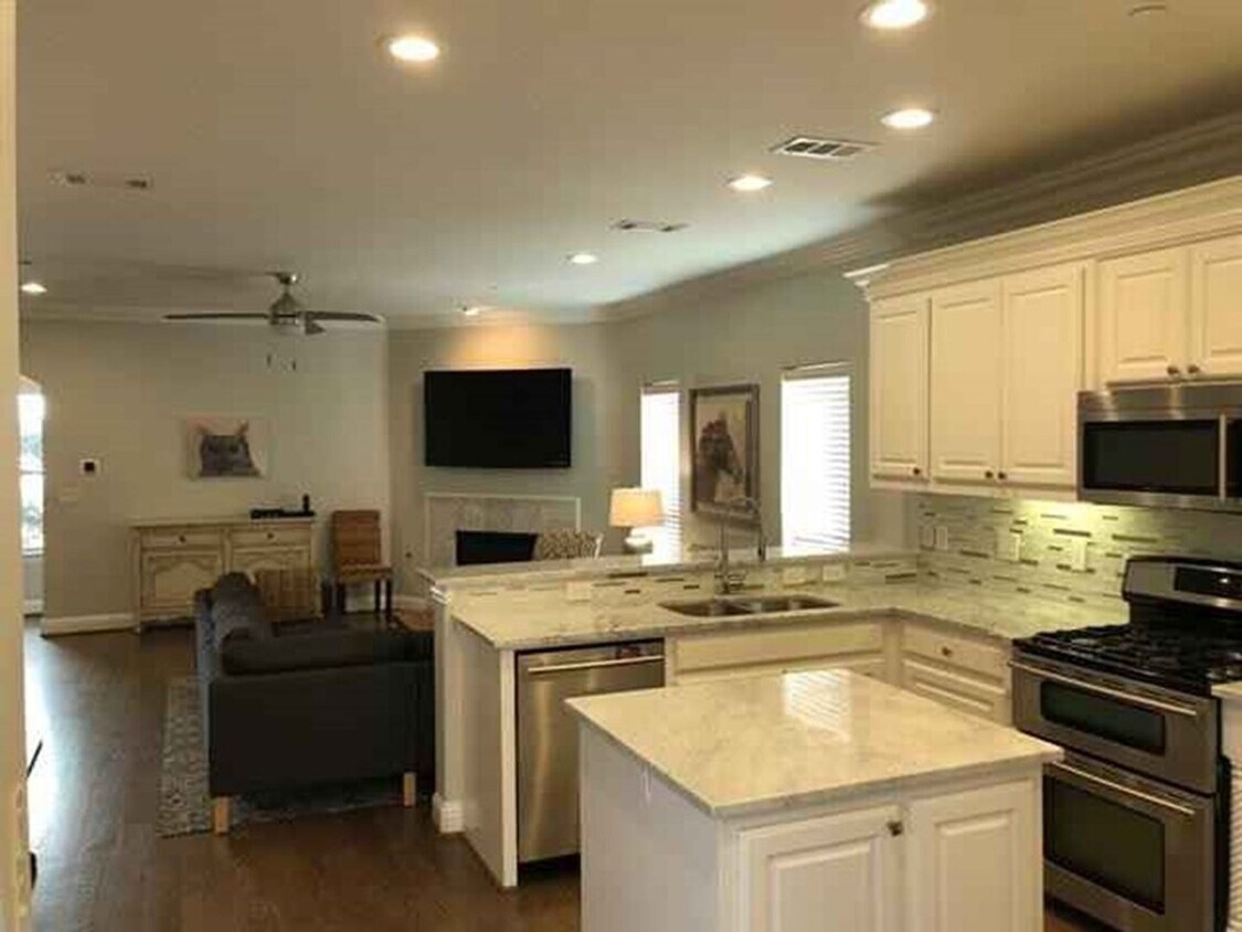 Foto principal - 3421 Normandy Ave