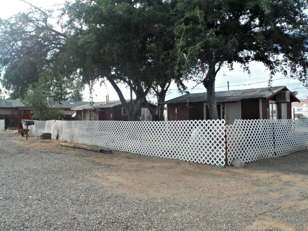 Foto del edificio - 320 Cavaness Ave