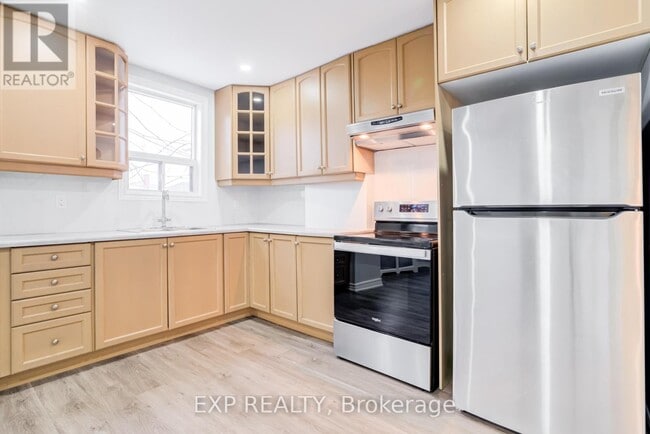 Photo du bâtiment - 384 Oakwood Ave