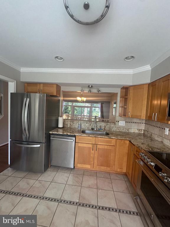 Foto principal - 10838 Douglas Ave
