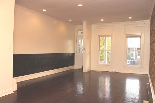 Foto del edificio - 324 E 28th St